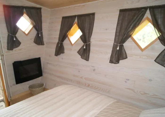 Bed & Breakfast Les De Gros Bois 3*